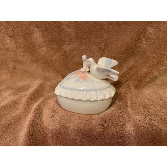 Vintage Love Birds Heart Shaped Trinket Box w/ HTF Glossy Finish - Picture 3 of 8